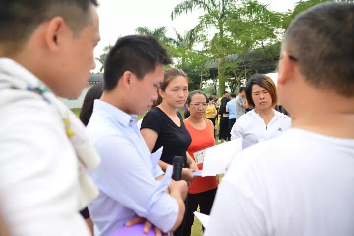 口哨發(fā)令、旗幟落下，比賽的完美呈現(xiàn)，離不開裁判員的辛苦付出，低調(diào)是他們的代名詞