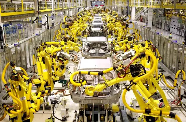 工業(yè)機器人已經在汽車廠、船艇廠等工作場景證明了自己的價值