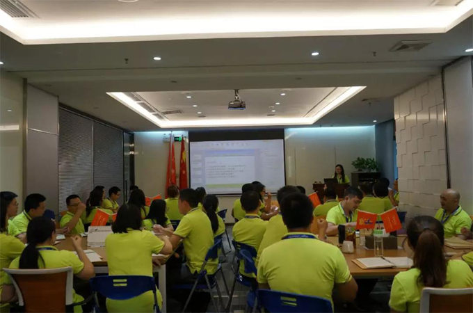 7月13日晚，賴厚平董事長在博皓總部中心會議室給我們進行了關于《客戶價值》的培訓。