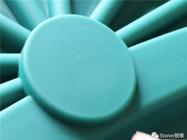 使用Stoner TraSys RotoFlow改善了產(chǎn)品質(zhì)量，提供了沒有針孔的光滑表面！