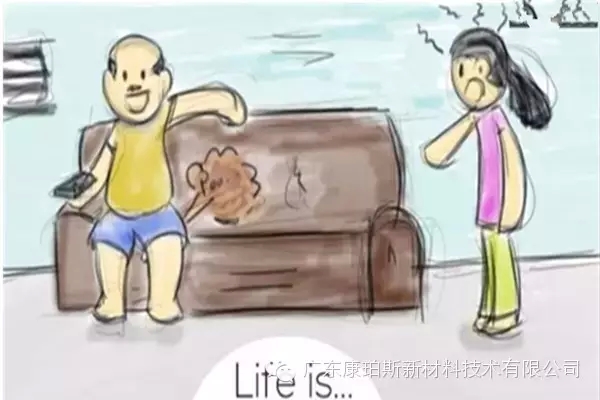 人生就是。。。 妻子已經(jīng)發(fā)火，你卻肆無忌憚地放屁“排毒氣”