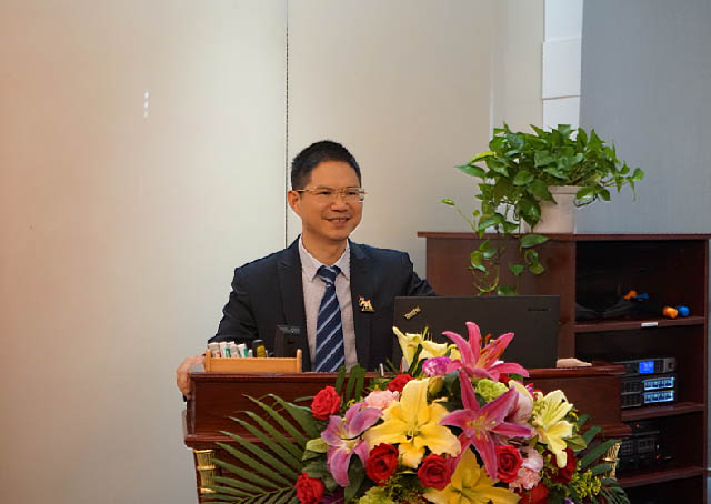 在此次季度會上，我們敬愛的賴董的一番主題為“接地氣，干實事，求蛻變”的演講鏗鏘有力振奮人心