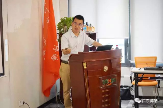 金陵力聯(lián)思有限公司工程師徐秀華講解《樹脂、膠衣產(chǎn)品知識(shí)及應(yīng)用》